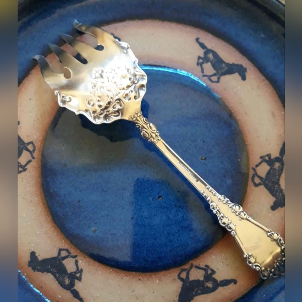 Rogers Bros 1847 "Berkshire" Salad Serving Fork, 8 3/4" Excellent 1895! - Picture 6 of 7